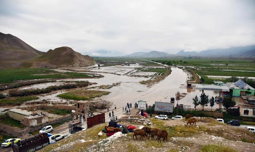 Inundaciones súbitas causan más de 200 muertos y decenas de desaparecidos en el norte de Afganistán