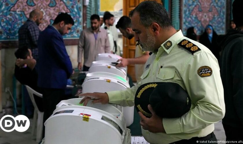 Iran's hardliners win parliamentary run-off vote