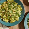 Jamie Oliver’s lemony arugula pasta is a refreshing 20-minute meal