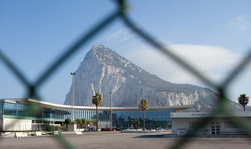 Juanma Moreno convoca a los alcaldes del Campo de Gibraltar para establecer un frente común ante el tratado post Brexit