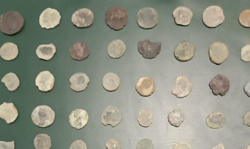 La Guardia Civil interviene 73 monedas romanas de gran valor arqueológico en la Rambla