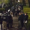 La policía de Nueva York entra en la Universidad de Columbia y arresta a docenas de manifestantes pro palestinos
