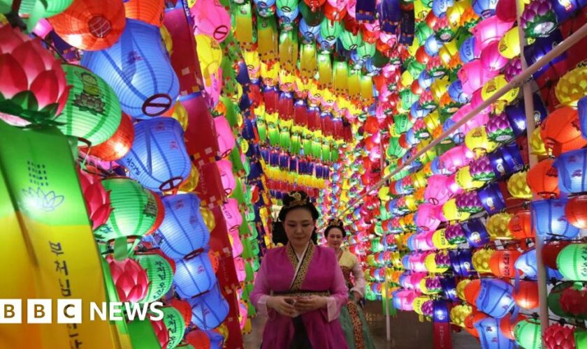 Lanterns, lights and laundry: Photos of the week