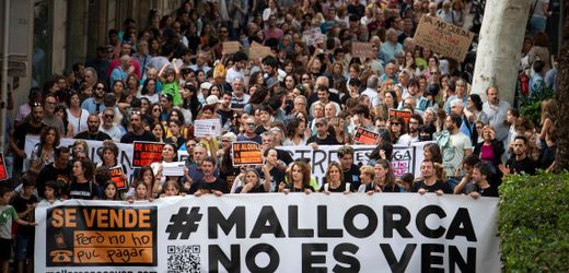 Mallorca: Tausende demonstrieren gegen Massentourismus und hohe Wohnkosten