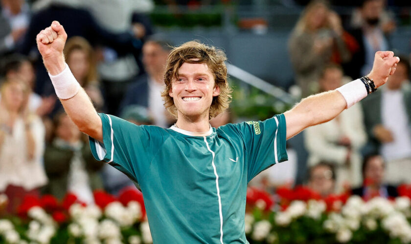 Masters 1000 de Madrid : Rublev renverse Auger-Aliassime en finale, à trois semaines de Roland-Garros