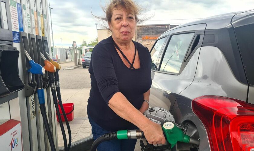 « Prendre de l’essence sur l’autoroute, c’est la punition » : les conducteurs désemparés face à la hausse des prix