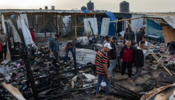 Rafah nach Luftangriff: Videos zeigen zerstörtes Vertriebenenlager