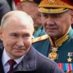 Putin (l) hat gesprochen: Schoigu soll nicht mehr länger Verteidigungsminister sein. Foto: Alexander Zemlianichenko/AP/dpa