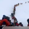 Saison-Eröffnung: Stau auf dem Mount Everest: Video zeigt erneut gefährlichen Touristen-Andrang