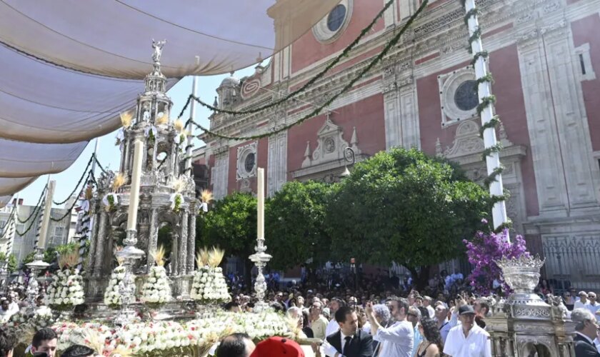 Sevilla celebra el Corpus más participado de su historia reciente
