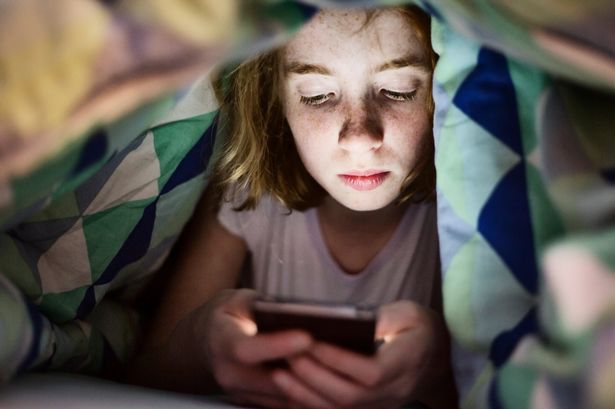 Smartphones and social media should be banned for under 16s, MPs warn