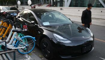 Tesla Model 3, MG4 et Dacia Spring.... Avec la fin du bonus écologique, ces voitures électriques produites en Chine voient leurs ventes chuter