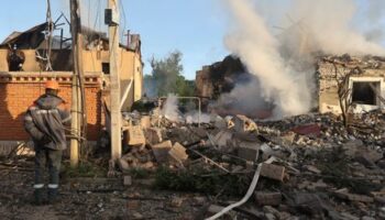 Ukraine: Angriffe in der Region Charkiw, Selenskyj fordert erneut Militärhilfen