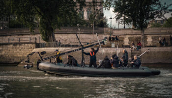 Un requin en plein Paris dans « Sous la Seine » : les secrets de tournage du prochain blockbuster de Netflix