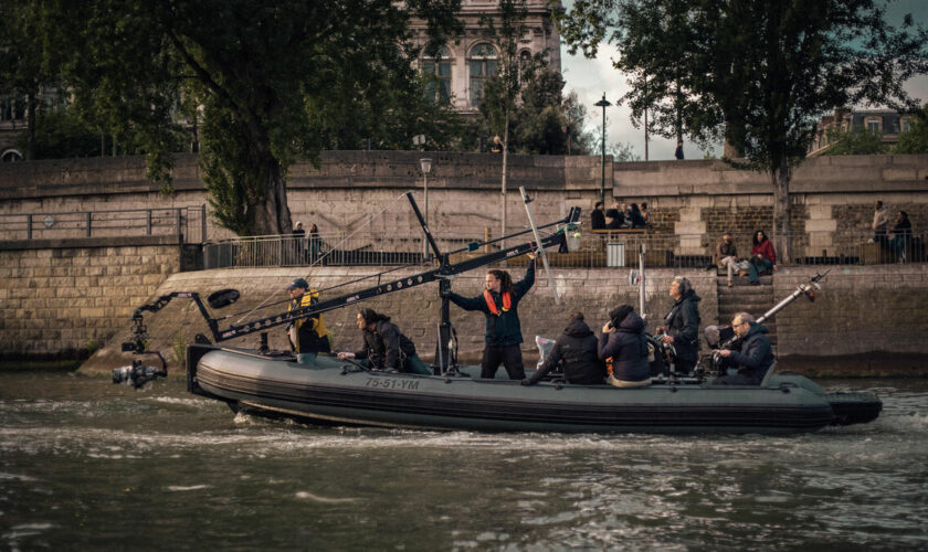 Un requin en plein Paris dans « Sous la Seine » : les secrets de tournage du prochain blockbuster de Netflix