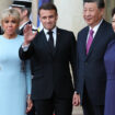 Visite de Xi Jinping en France : cognac, sac Chanel… Le président chinois couvert de cadeaux par Emmanuel Macron