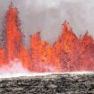Vulkan auf Island: "Vorhang aus Feuer": Lava spritzt bis zu 50 Meter hoch aus Erdriss