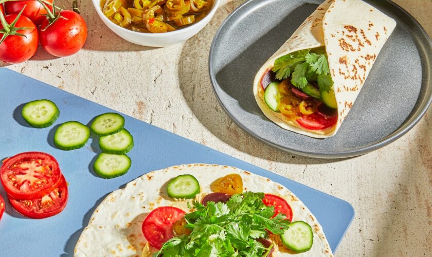 10-minute hummus and vegetable wraps can cure what hangers you