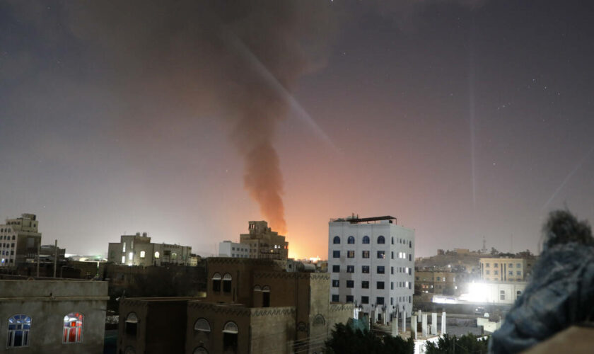 Au Yémen, les Houthis ciblés par des frappes américaines et britanniques, au moins 14 morts