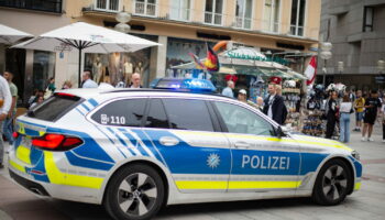 Allemagne : quatre blessés à Hagen par un homme armé qui a réussi à prendre la fuite