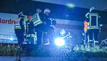 Feuerwehrmann stirbt bei Rettungsaktion – Scholz dankt Rettungskräften und Helfern