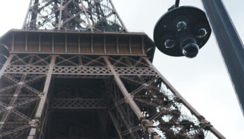 Paris : cinq cercueils ont été retrouvés au pied de la tour Eiffel