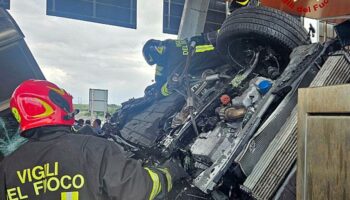 Schwerer Verkehrsunfall an Mautstelle – Zwei Deutsche sterben in der Toskana