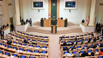 Géorgie : le président du Parlement signe la loi sur l'"influence étrangère", qui entre en vigueur