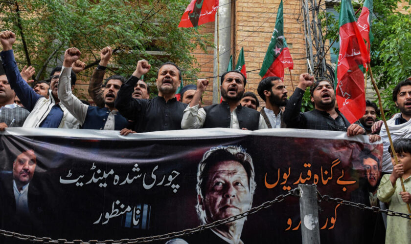 Au Pakistan, l'ex-Premier ministre Imran Khan acquitté dans une affaire de trahison
