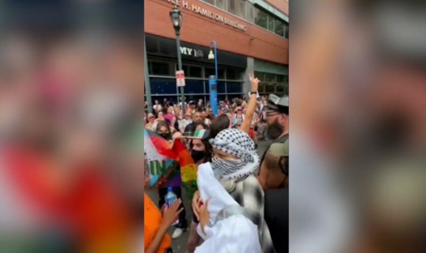 Anti-Israel demonstrators seen on video bringing Philadelphia Pride Parade to a halt