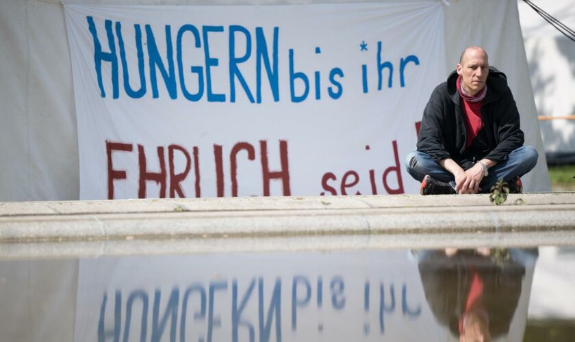 Berlin: Klimaaktivist im Hungerstreik wurde in Krankenhaus eingeliefert