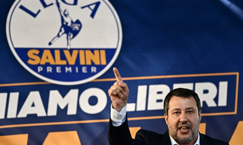Européennes : Salvini, l’allié italien du RN, grime Macron en soldat pour sa campagne