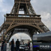 Cercueils sous la tour Eiffel : “une nouvelle provocation de la Russie”