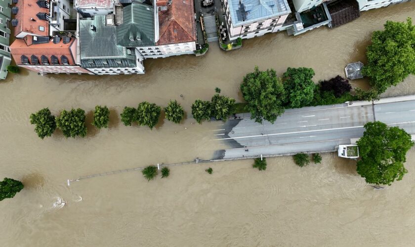 Hochwasser: Sorge um Vermisste, kritische Lage in Ostbayern