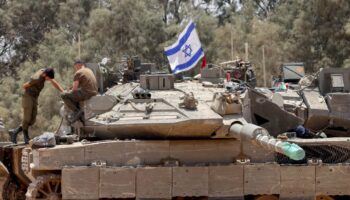 Des chars de l'armée israélienne sont positionnés dans une zone de la frontière sud d'Israël avec la bande de Gaza, le 29 mai 2024