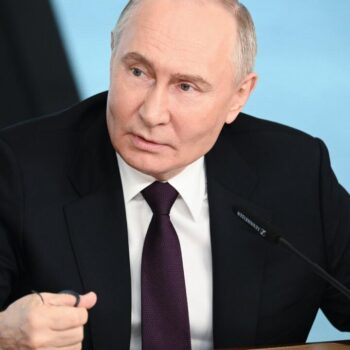 Vladimir Poutine menace de livrer des armes à des pays tiers pour frapper les intérêts occidentaux