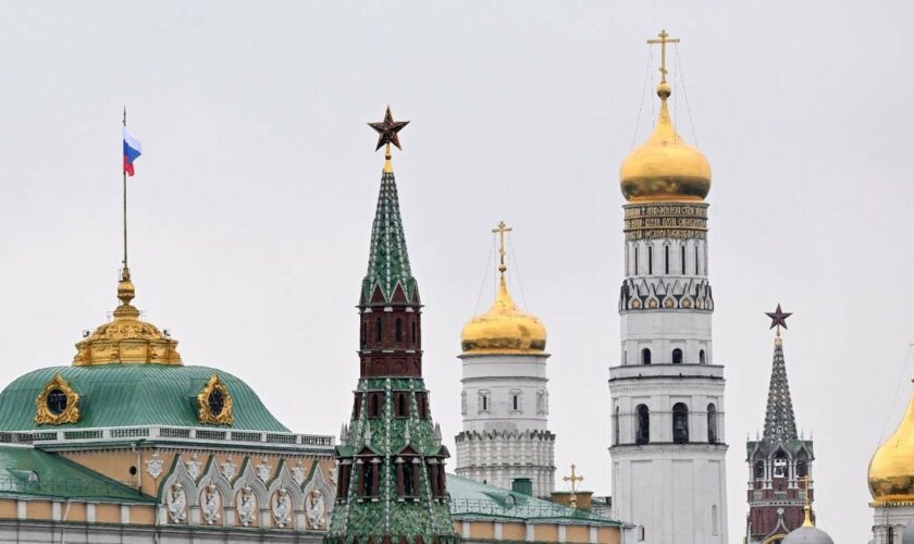 Vue du Kremlin et de la cathédrale Ivan le Grand avant la cérémonie d'investiture du président russe élu Vladimir Poutine au Kremlin, le 7 mai 2024 à Moscou