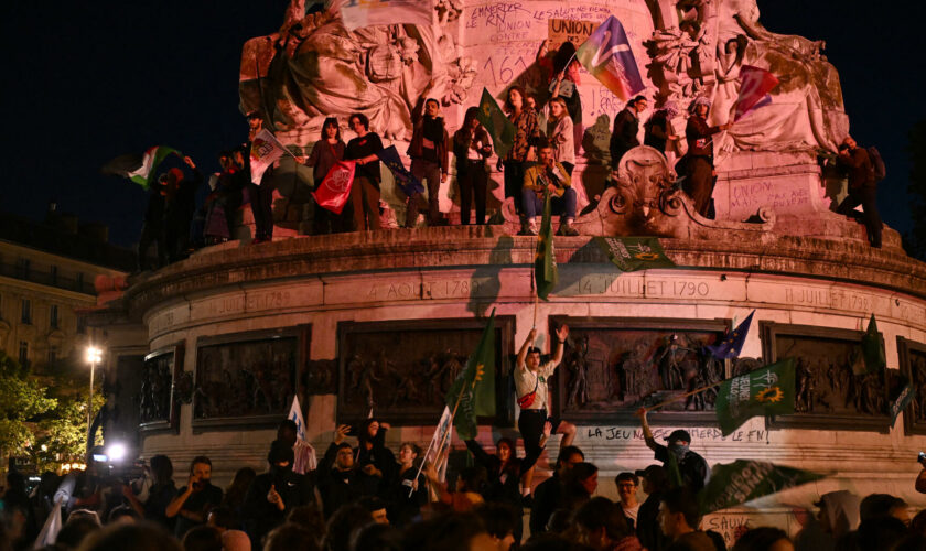 Dissolution de l’Assemblée : contre l’extrême droite, des centaines de personnes réunies à Paris