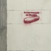 Des tags rouges représentant des cercueils découverts dans le VIIe arrondissement de Paris