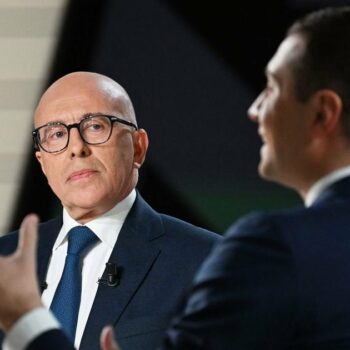 French conservative party Les Republicains (LR) President Eric Ciotti (L) looks at French far-right Rassemblement National (RN) party President Jordan Bardella (R) speaking during a debate as part of the political TV show "L'Evenement" (The Event), focused on pension reform and broadcasted on French TV channel France 2 in Aubervilliers on the northern outskirts of Paris, on February 2, 2023. Faced with growing opposition to her pension reform, France's Prime Minister Elisabeth Borne explained on February 2, 2023 evening on France 2 the meaning of her project, which she defends as "fair" even if it requires an "effort", to convince the French, including in her majority. (Photo by Emmanuel DUNAND / AFP)