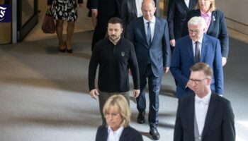 Selenskyj spricht im Bundestag: Denken an die Zeit nach dem Krieg