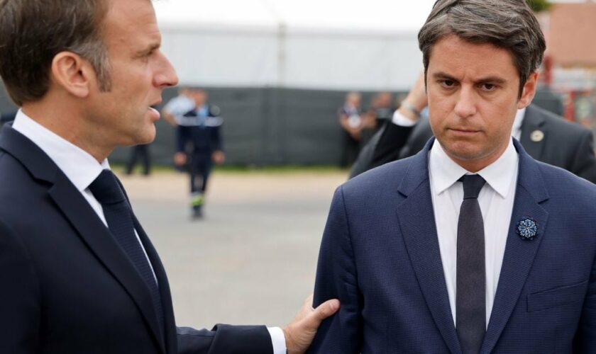 Le président Emmanuel Macron et le Premier ministre Gabriel Attal à Saint-Laurent-sur-Mer, dans le Calvados, le 6 juin 2024