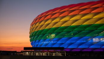 Fußball-EM: Münchner Arena leuchtet an zwei EM-Tagen in Regenbogenfarben