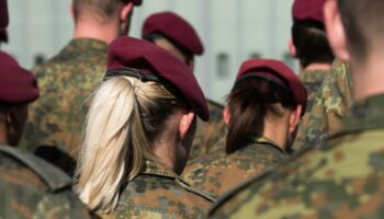Bundeswehr: Unionspolitiker fordern Wehrpflicht auch für Frauen