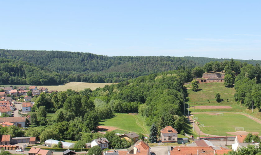 Ce village de France où Jordan Bardella a fait 100% : il a une histoire particulière avec l'Allemagne