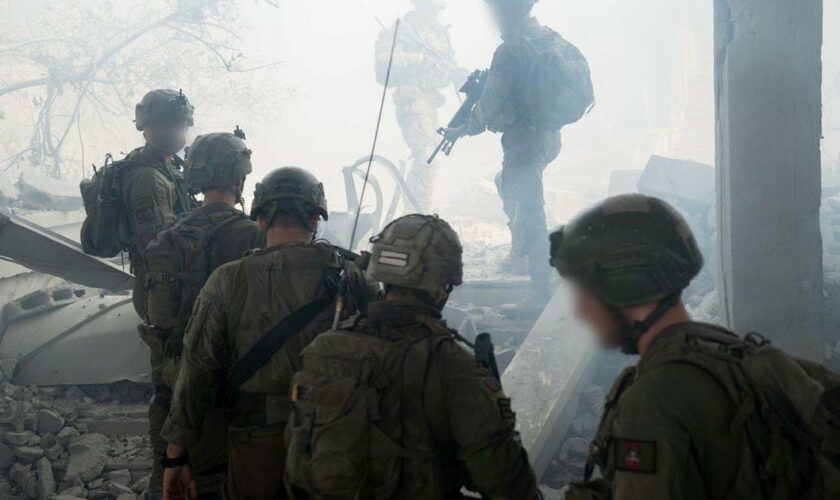 Photo diffusée le 11 juin 2024 par l'armée israélienne, montrant des soldats en opération dans la bande de Gaza