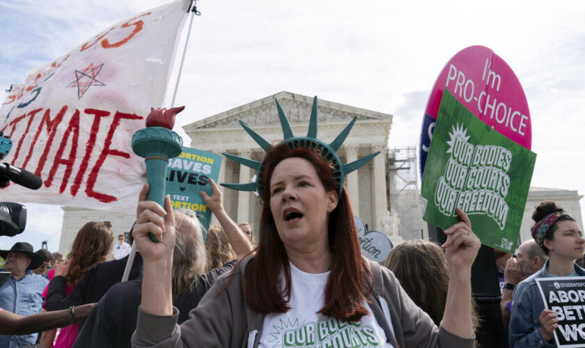 La Cour suprême américaine annule les restrictions d’accès à la pilule abortive