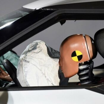 L'Australie a annoncé mercredi le rappel obligatoire de 2,3 millions de véhicules en raison d'un problème de sécurité des airbags Takata, qui ont provoqué une vingtaine de décès dans le monde