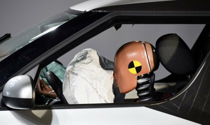L'Australie a annoncé mercredi le rappel obligatoire de 2,3 millions de véhicules en raison d'un problème de sécurité des airbags Takata, qui ont provoqué une vingtaine de décès dans le monde