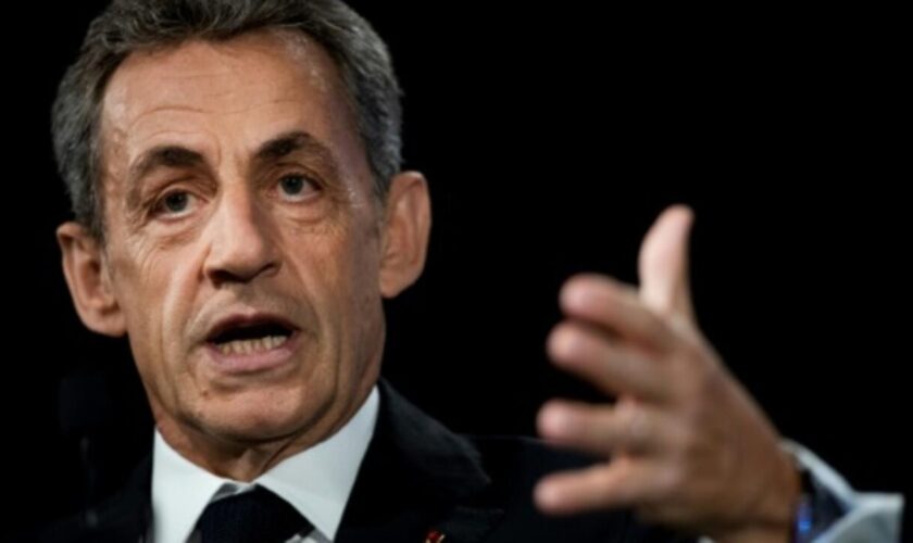 🔴 En direct : l'ancien président Nicolas Sarkozy estime que la France peut plonger dans le "chaos"
